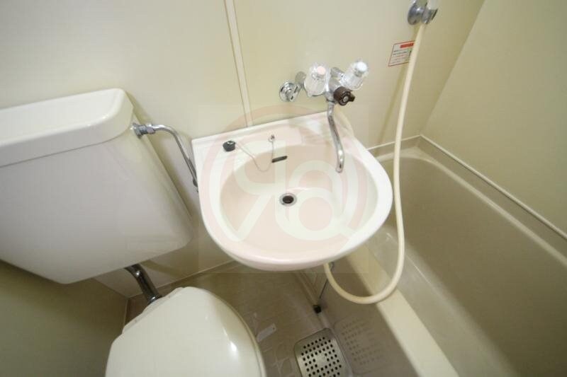 物件内観写真18　(ゆったりとスペースのある洗面所)