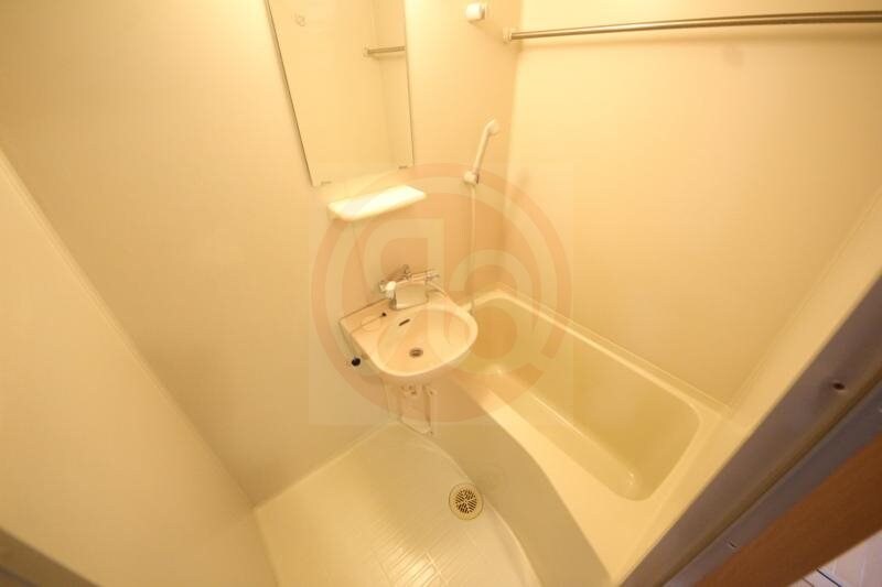 物件内観写真9　(日々の疲れを癒すお風呂付です)