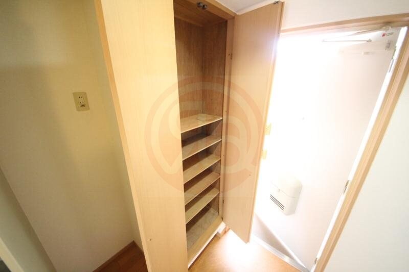 物件内観写真12　(便利な収納スペースです)