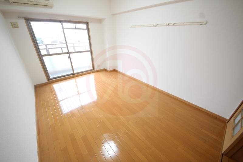 物件内観写真16　(広々とした洋室です)