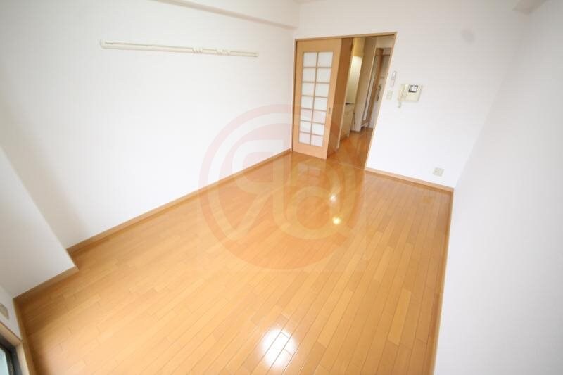 物件内観写真17　(明るい洋室です)