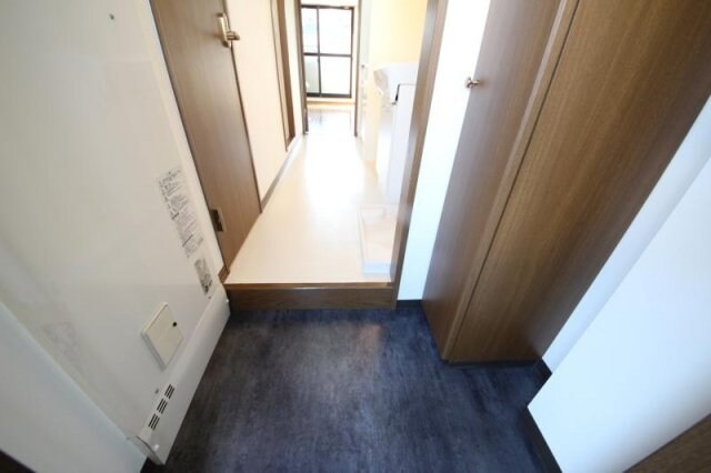物件内観写真12　(シンプルで使いやすい玄関です)