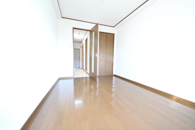 物件内観写真18　(ゆったりとした居間です)