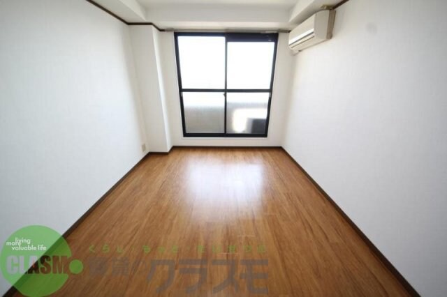 物件内観写真5　(ゆったりとした居間です)