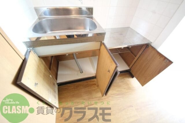 物件内観写真24　(小物を収納するのに便利です)