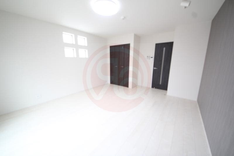 物件内観写真5　(こちらのリビングで趣味の時間をお楽しみください)