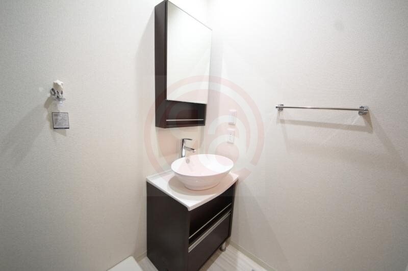 物件内観写真19　(独立洗面台、朝の身支度には欠かせません)