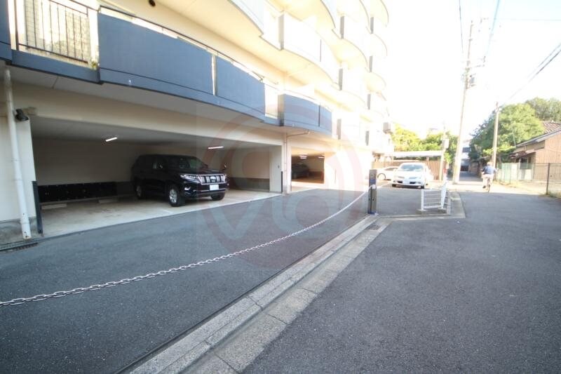 物件外観写真3　(カースペースがあります)
