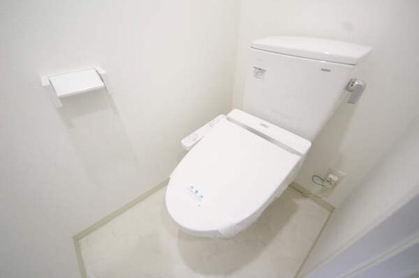 トイレ(落ち着いた色調のトイレです)