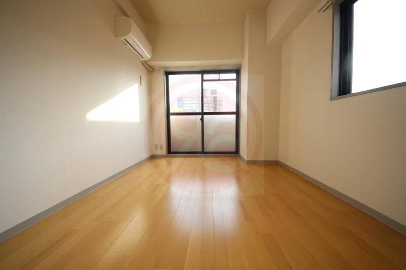 物件内観写真19　(開放的な寝室です)