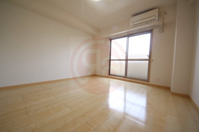 物件内観写真22　(個人の部屋や寝室として使える洋室です)