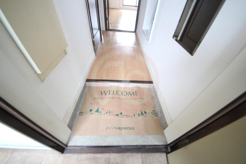 物件内観写真16　(明るい玄関です)