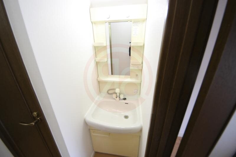 物件内観写真18　(コンパクトで使いやすい洗面所)