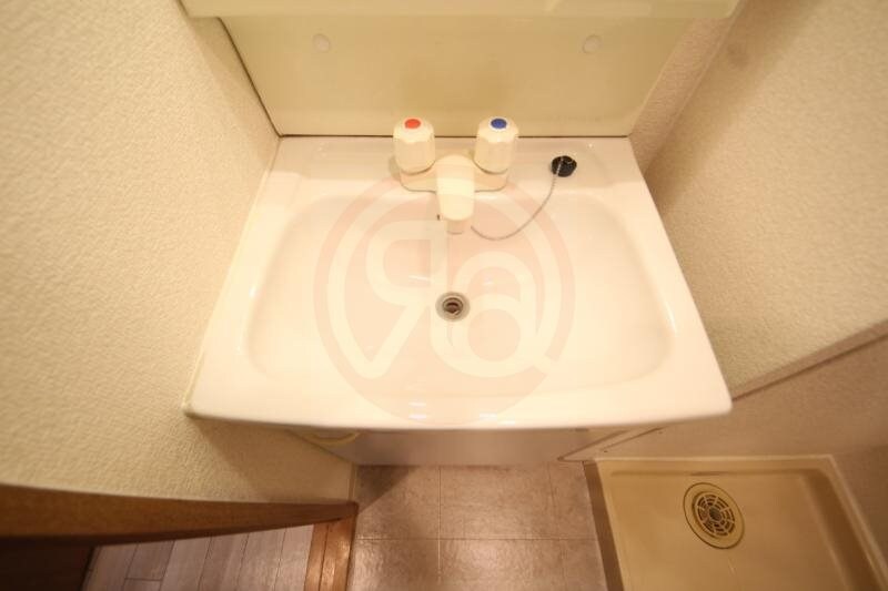 物件内観写真18　(明るい洗面所です)