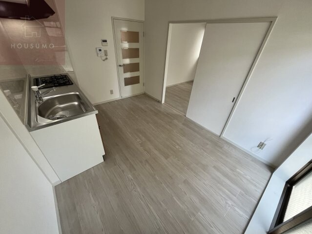 物件内観写真4　(居間です)