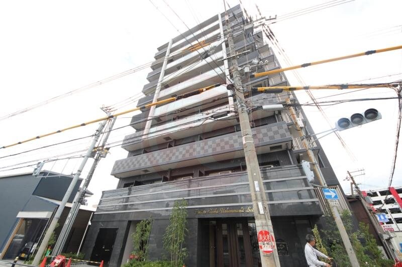 物件外観写真1　(落ち着いた雰囲気の外観です)