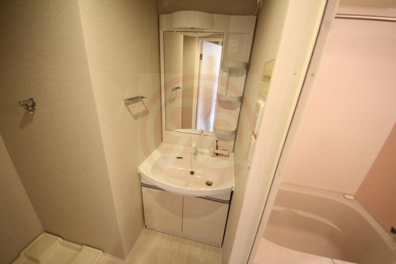 物件内観写真19　(朝の身支度には欠かせない独立洗面化粧台)