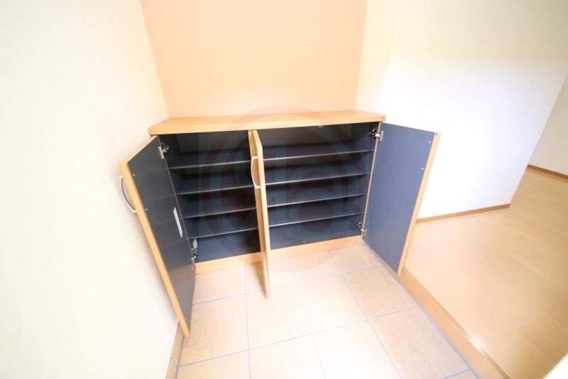 物件内観写真11　(小物を収納するのに便利です)