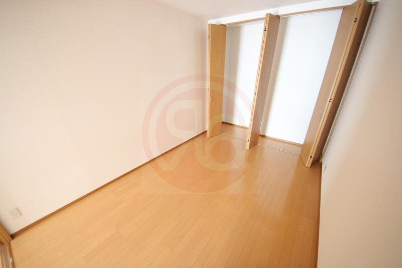 物件内観写真19　(開放的な寝室です)