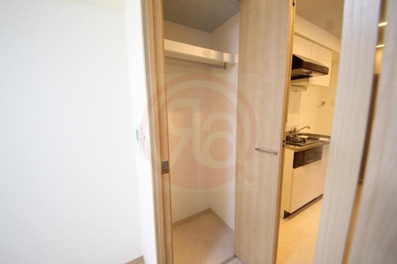 物件内観写真16　(収納豊富です)