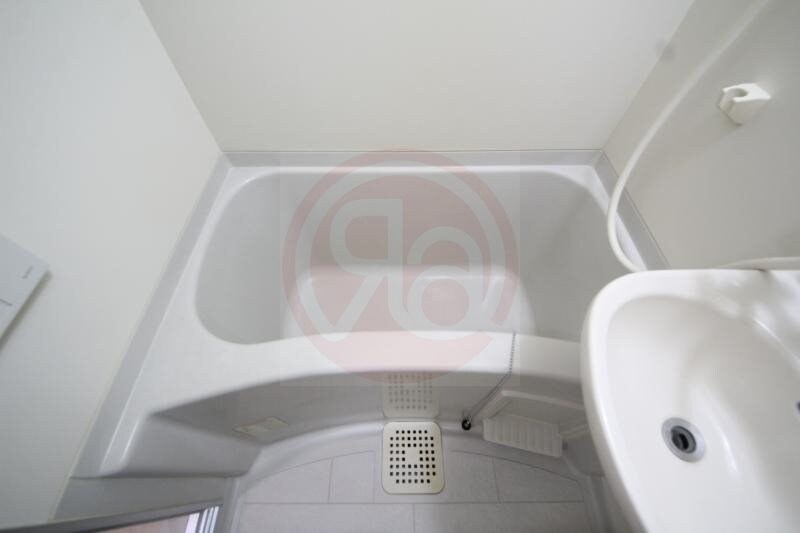 物件内観写真9　(日々の疲れを癒すお風呂付です)