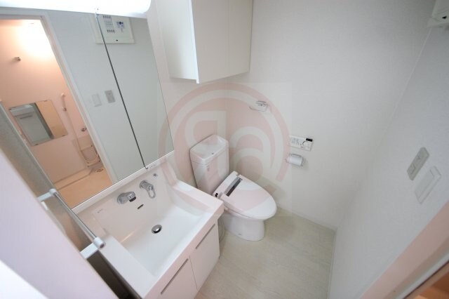 物件内観写真9　(独立洗面化粧台が付いています)