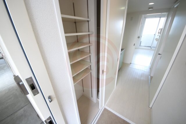 物件内観写真10　(収納豊富です)