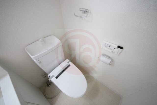 物件内観写真24　(ゆったりとした空間のトイレです)