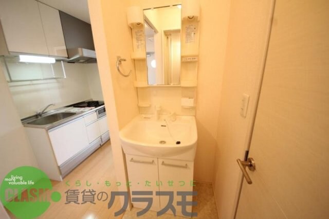 物件内観写真19　(朝の支度にも助かる、独立の洗髪洗面化粧台)