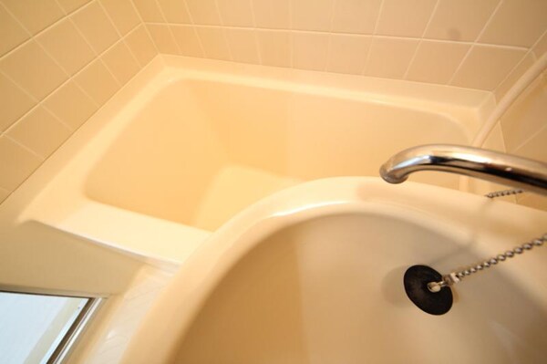 浴室(コンパクトで使いやすいお風呂です)