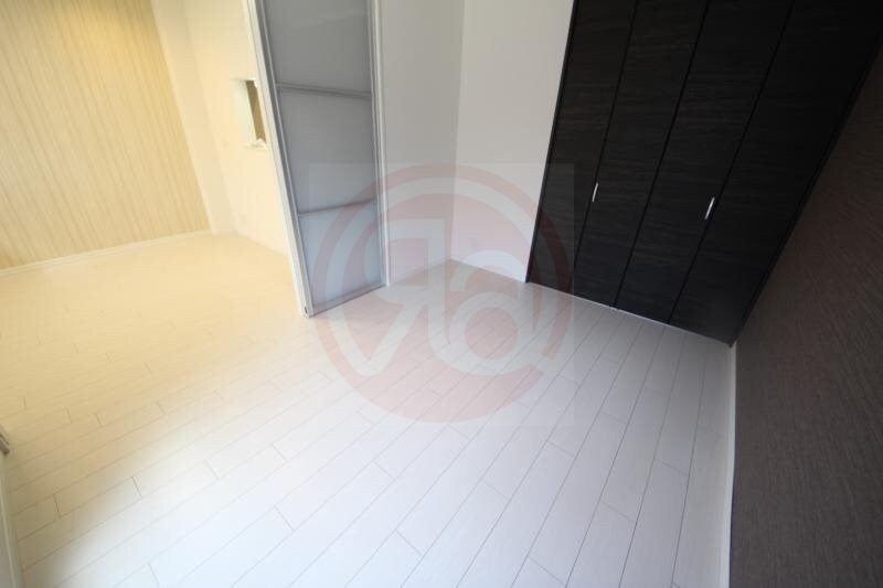 物件内観写真26　(個人の部屋や寝室として使える洋室です)