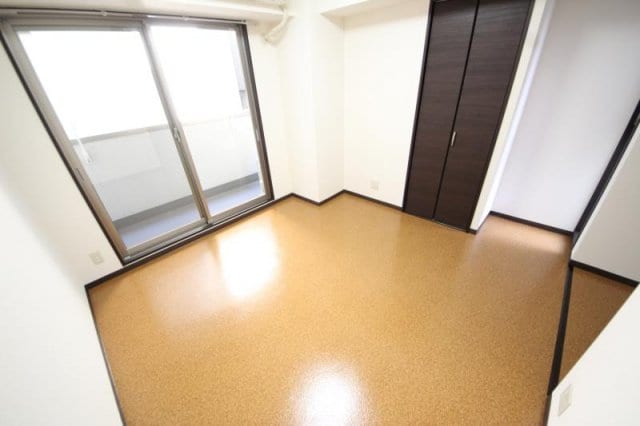 物件内観写真8　(使い勝手のいい寝室です)