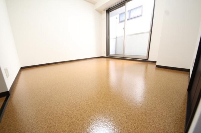 物件内観写真16　(ゆったりとした居間です)