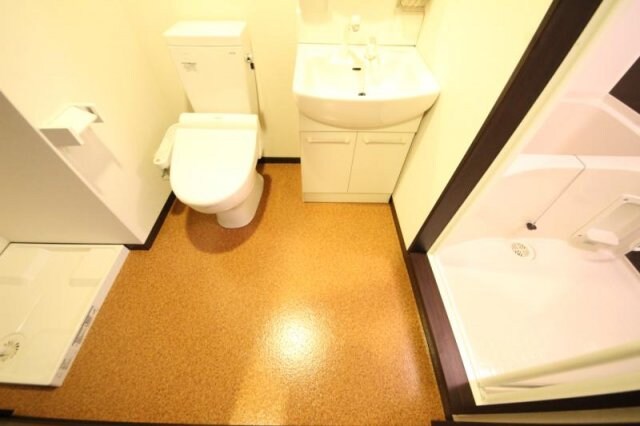 物件内観写真20　(広い洗面スペース)