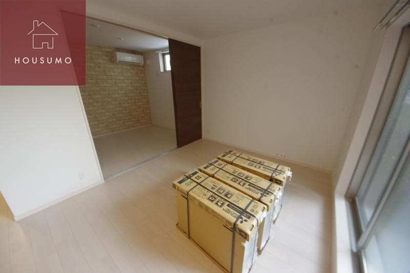 物件内観写真16　(おしゃれな居間です)