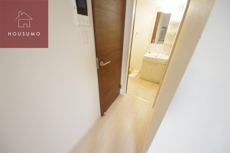 物件内観写真29　(明るい色調の室内です)