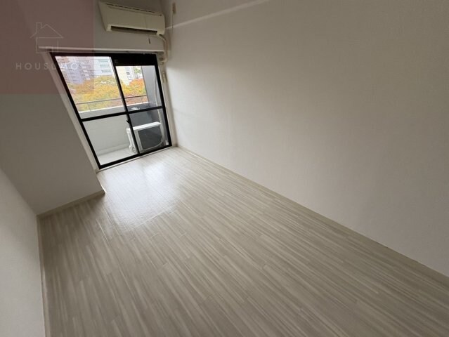 物件内観写真4　(おしゃれな居間です)