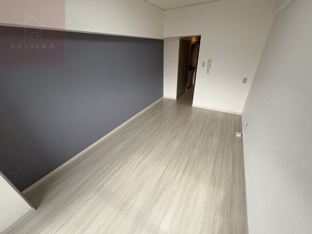 物件内観写真4　(おしゃれな居間です)