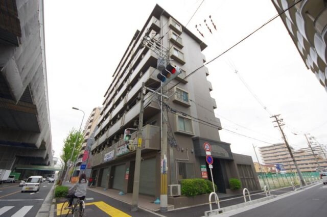 物件外観写真1　(落ち着いた雰囲気の外観です)