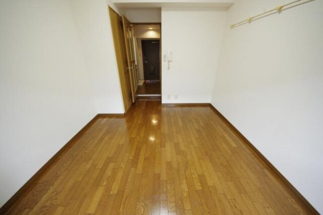 物件内観写真16　(内装は落ち着いています)