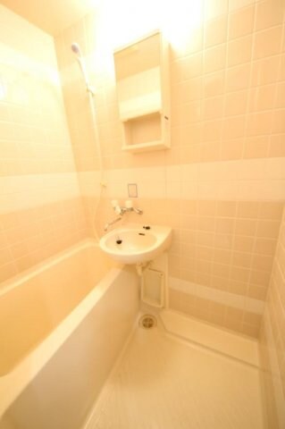 物件内観写真7　(きれいなお風呂です)