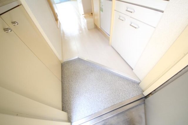 物件内観写真10　(収納もある玄関です)