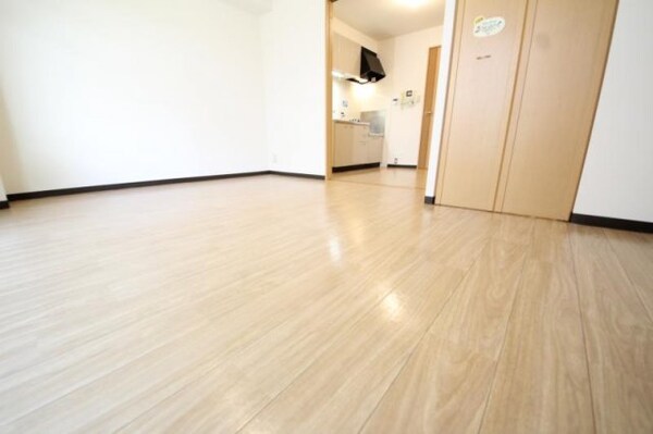 寝室(落ち着いて過ごせるお部屋なので、寝室にいかがでしょうか)