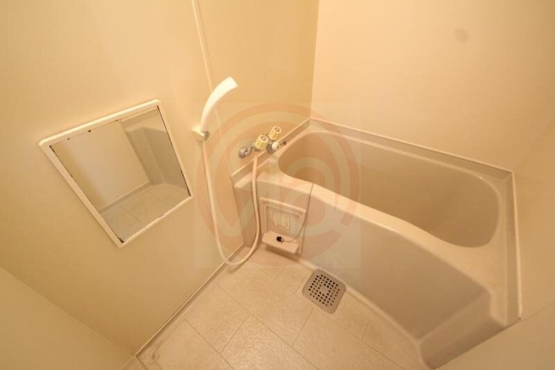 物件内観写真9　(落ち着いた空間のお風呂です)