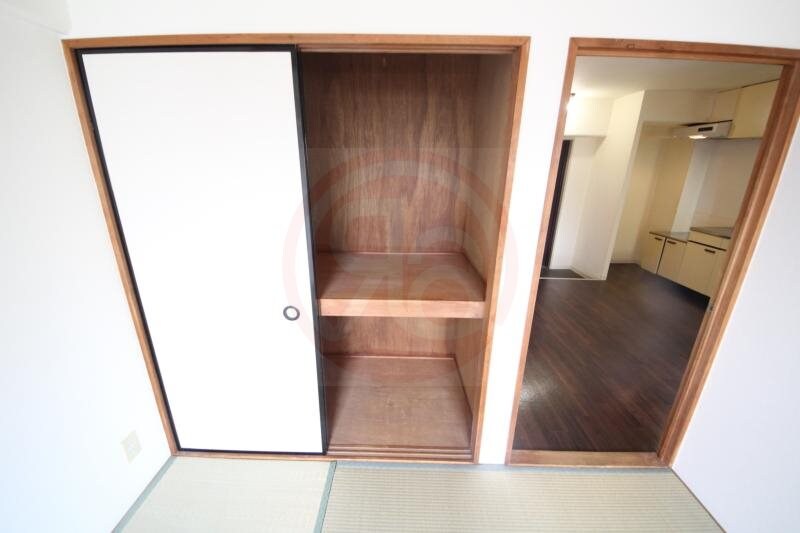 物件内観写真17　(小物を収納するのに便利です)
