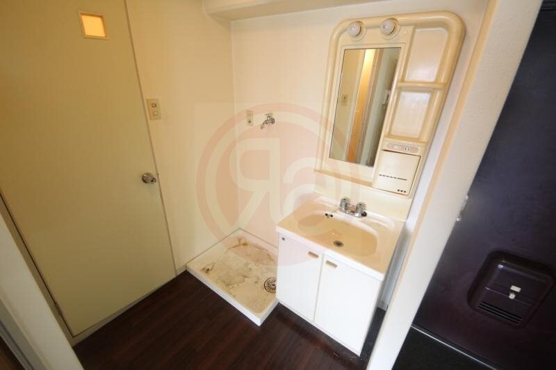 物件内観写真18　(ゆったりとスペースのある洗面所)