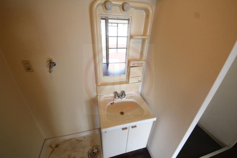 物件内観写真19　(朝の支度にも助かる、独立の洗髪洗面化粧台)