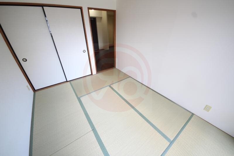 物件内観写真23　(和室がひろがる居住スペース)