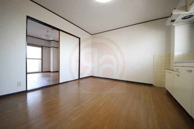 物件内観写真20　(落ち着いた色調の寝室です)