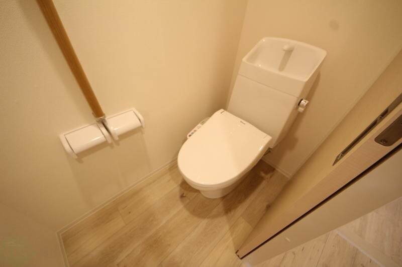 物件内観写真14　(コンパクトで使いやすいトイレです)